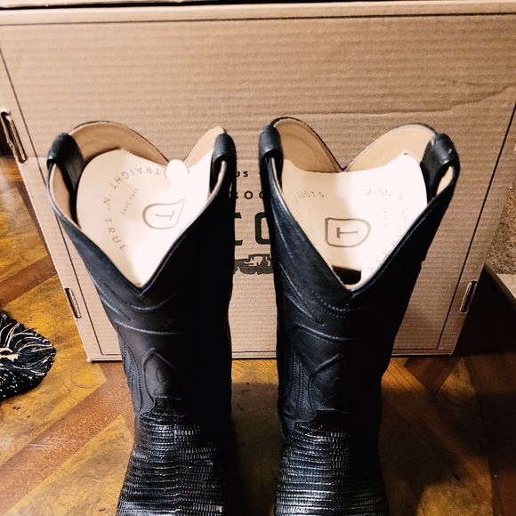 COPY - 11EE Mens Black Tecovas  Boots